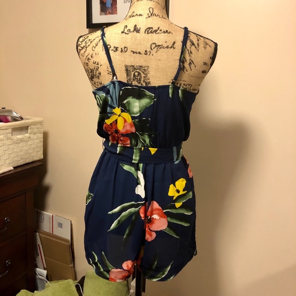 🍃1 LEFT M🎉3 for $20💕NWT Navy Trop Belted Romper - Picture 7 of 12